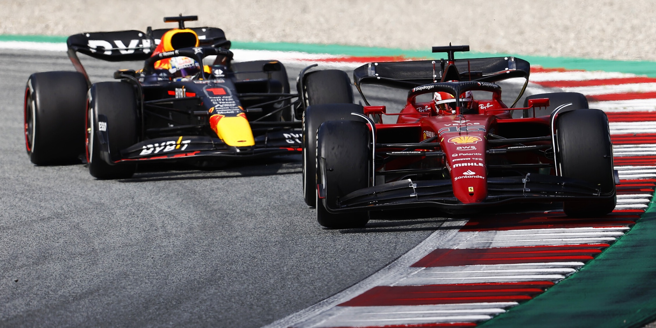F1-Rennen Österreich: Leclerc rettet sich vor Verstappen ins Ziel!