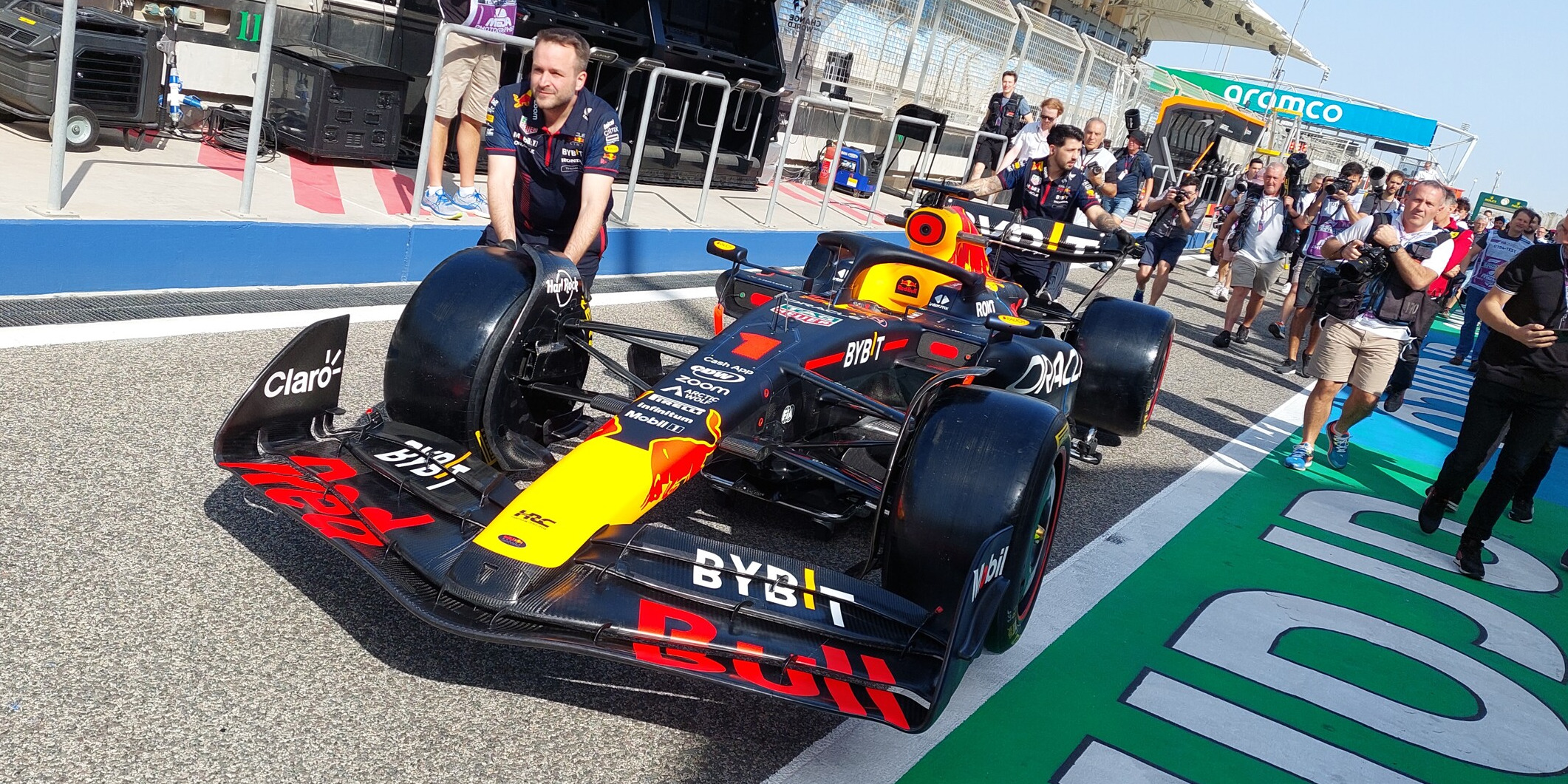 Jetzt endlich: Neuer Red Bull RB19 debütiert bei Formel-1-Test in Bahrain