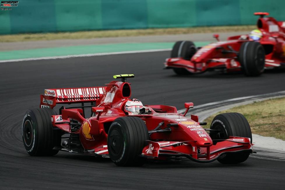 Kimi Räikkönen vor Felipe Massa (Ferrari) 