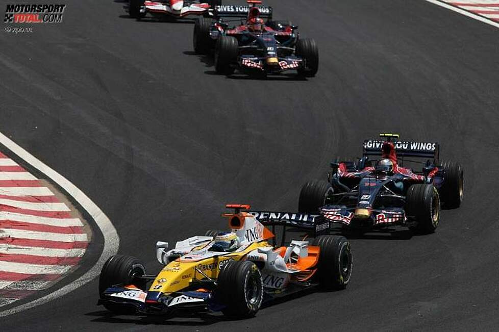 Giancarlo Fisichella (Renault) vor Sebastian Vettel (Toro Rosso) 