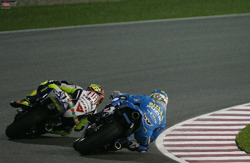Valentino Rossi (Yamaha) vor Loris Capirossi (Suzuki)
