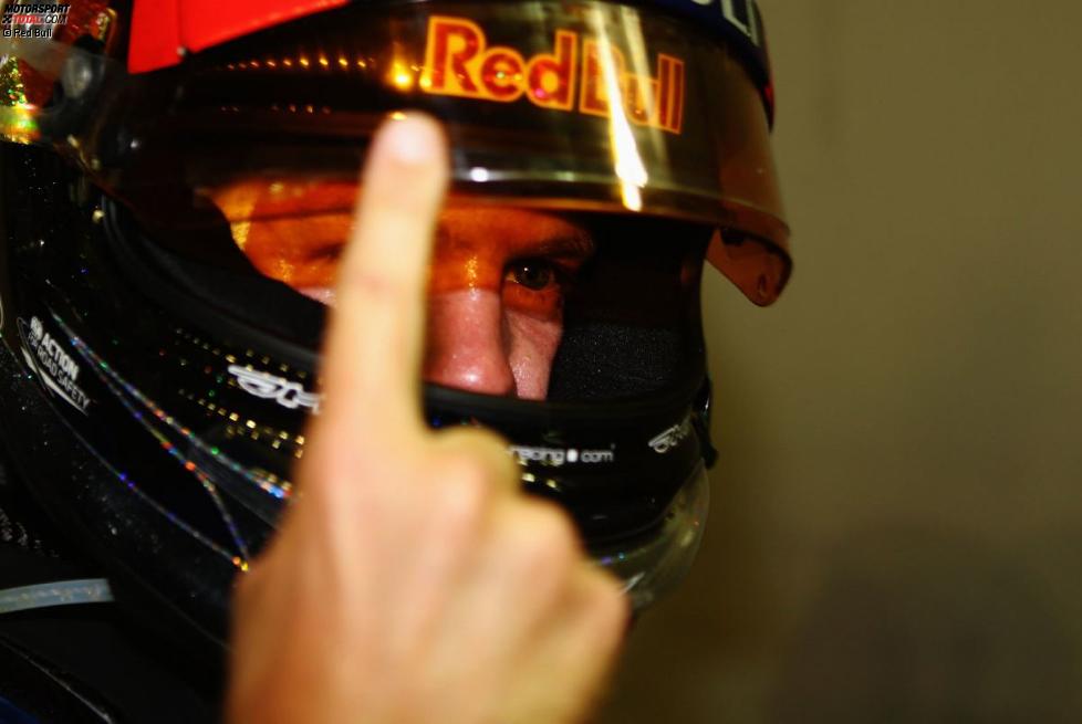 Sebastian Vettel (Red Bull) jubelt mit dem Vettel-Finger
