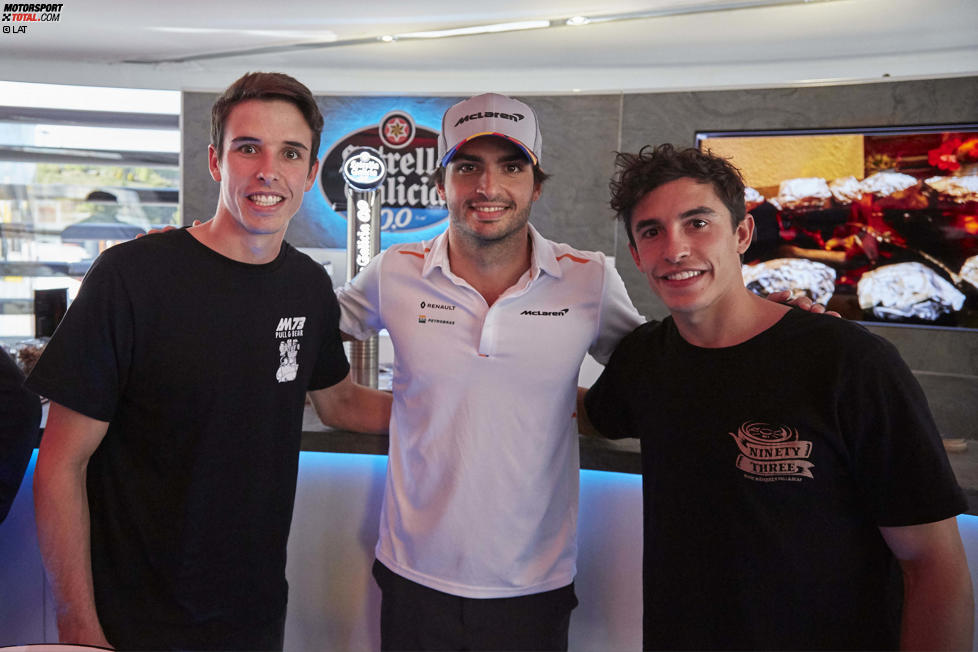 Alex Marquez, Carlos Sainz (McLaren) und Marc Marquez 