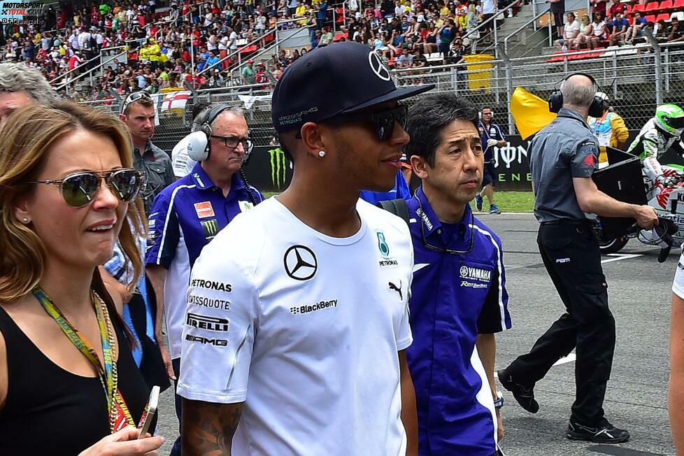 Auch Formel-1-Star Lewis Hamilton ist auf Einlandung von Monster vor Ort.

