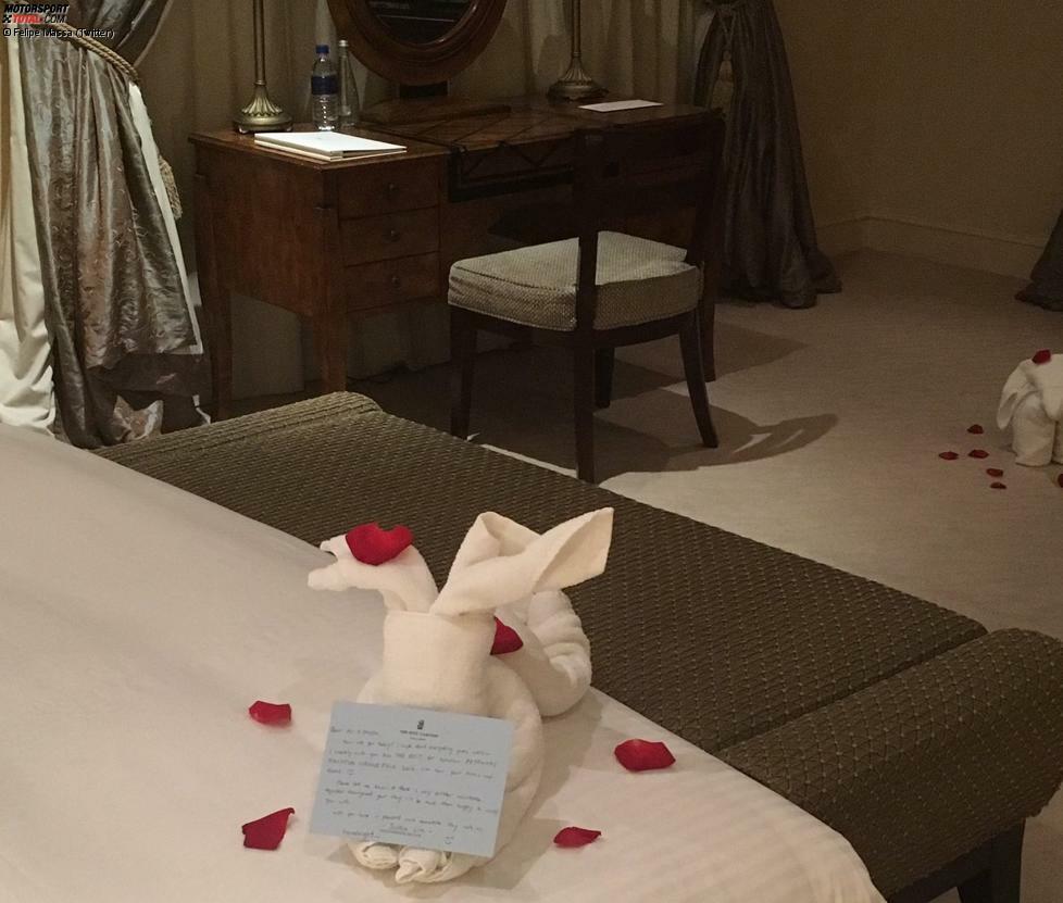 Zum letzten Mal Gast im Ritz-Carlton in Kuala Lumpur: Felipe Massa findet auf seiner Abschiedstournee mitunter schon mal eine persönliche Nachricht des Hotelmanagers auf seinem Bett. Er hat über die Jahre ja auch genug Geld dort gelassen.