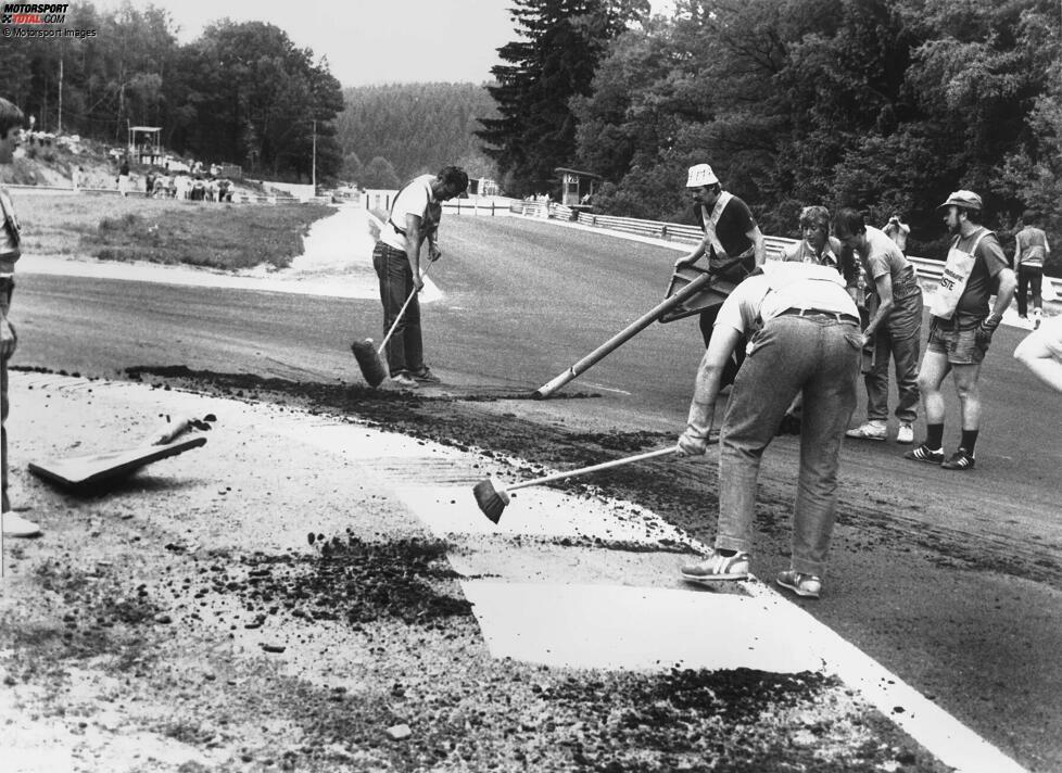 1985: Die Trainings zum Belgien-Grand-Prix in Spa laufen schon, als der Asphalt aufbricht. Reparaturen schlagen fehl, nichts geht mehr. Das Rennwochenende wird auf einen Nachholtermin verlegt und dann nochmals komplett neu gestartet.