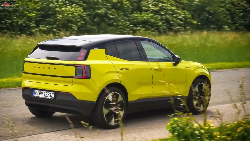 Volvo EX30 Single Extended Range Ultra (2024) in Moss Yellow im Test