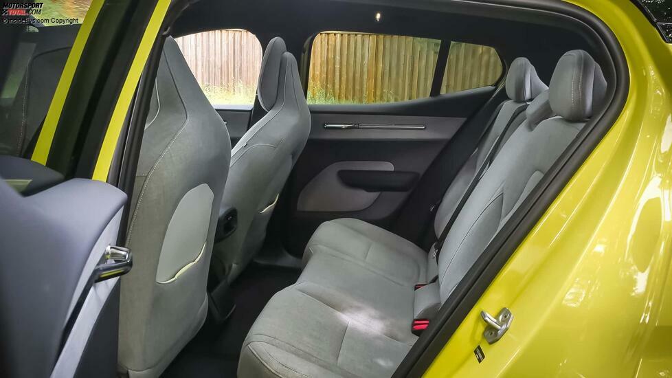 Volvo EX30 Single Extended Range Ultra (2024) in Moss Yellow im Test