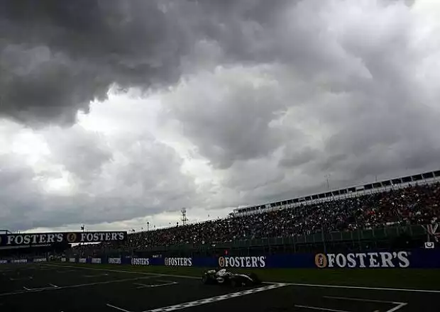 Titel-Bild zur News: Dunkle Wolken über Silverstone