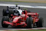 Kimi Räikkönen (Ferrari) vor Alexander Wurz (Williams) 