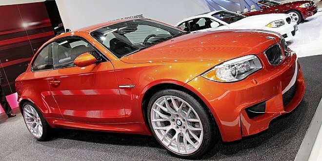 Detroit 2011: BMW stellt 1er M Coupé vor