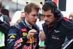Sebastian Vettel (Red Bull) mit seinem Renningenieur Guillaume Rocquelin