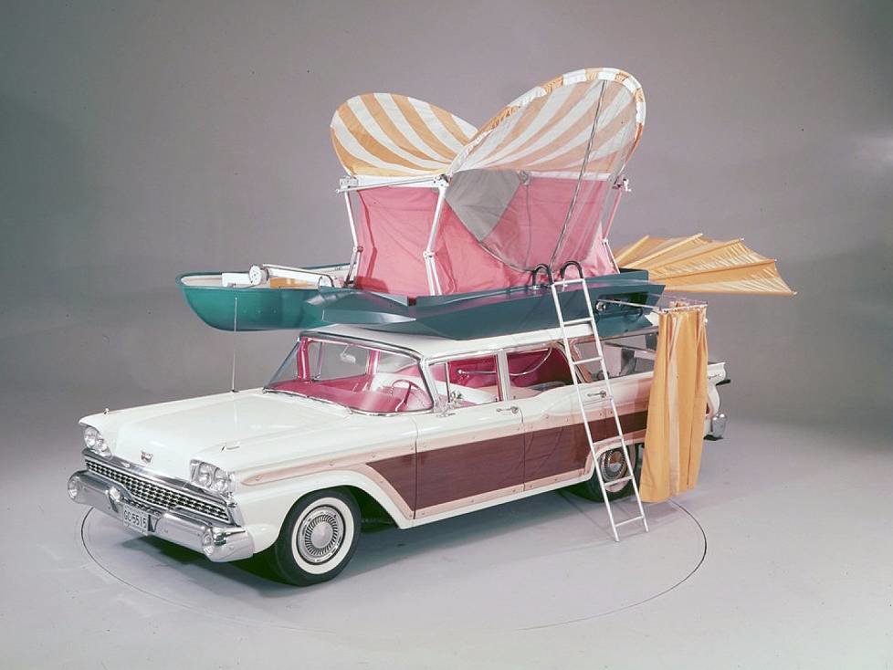 Ford Country Squire mit "Push-button Station Wagon Living Equipment" (1959)
