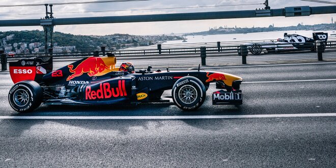 Istanbul Red Bull Alphatauri Stimmen Sich Mit Showrun Auf Turkei Gp Ein