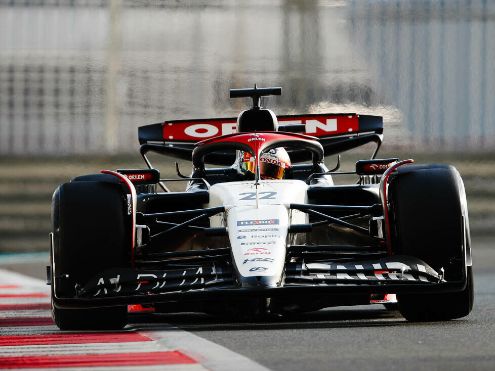 Yuki Tsunoda (AlphaTauri AT04) bei Testfahrten der Formel 1 in Abu Dhabi 2023