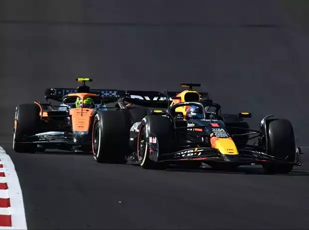 Titel-Bild zur News: Max Verstappen (Red Bull RB20) vor Lando Norris (McLaren MCL38) beim Formel-1-Rennen in Austin 2024