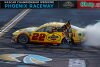 NASCAR-Finale 2024: Joey Logano bezwingt Ryan Blaney im Penske-Duell!