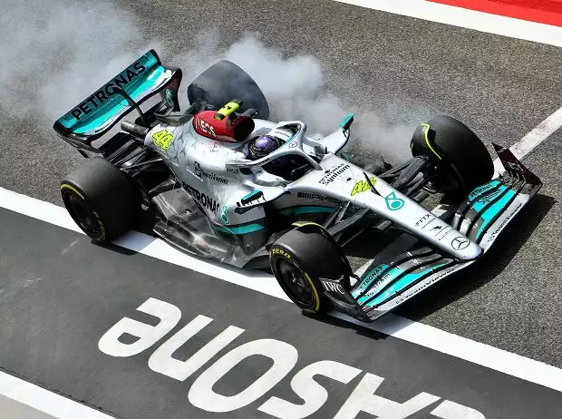 Titel-Bild zur News: Lewis Hamilton im Mercedes W13 bei den Wintertests der Formel-1-Saison 2022