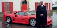 Lewis Hamilton posiert mit einem Ferrari F40 in Maranello