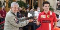 Charles Leclerc bei Dreharbeiten in Monaco