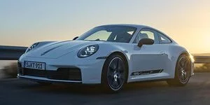 Bild zum Inhalt: Porsche 911 Carrera T (2024) wieder mit 6-Gang-Schaltgetriebe