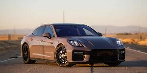 Bild zum Inhalt: Den Porsche Panamera wird es noch lange Zeit mit Benziner geben