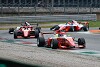 Irrer Formel-Regional-Crash: Prema-Pilot hebt ab und kracht in Teamkollegen