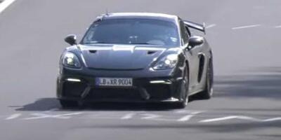 Porsche 718 Cayman GT4 RS bei Tests am Nürburgring erwischt